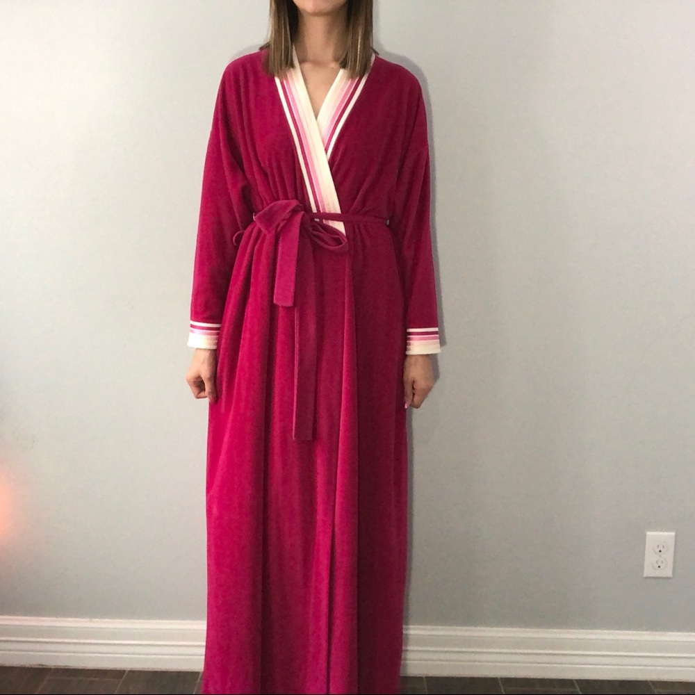 ‼️❗️SOLD❗️‼️70’s Vanity Fair robe